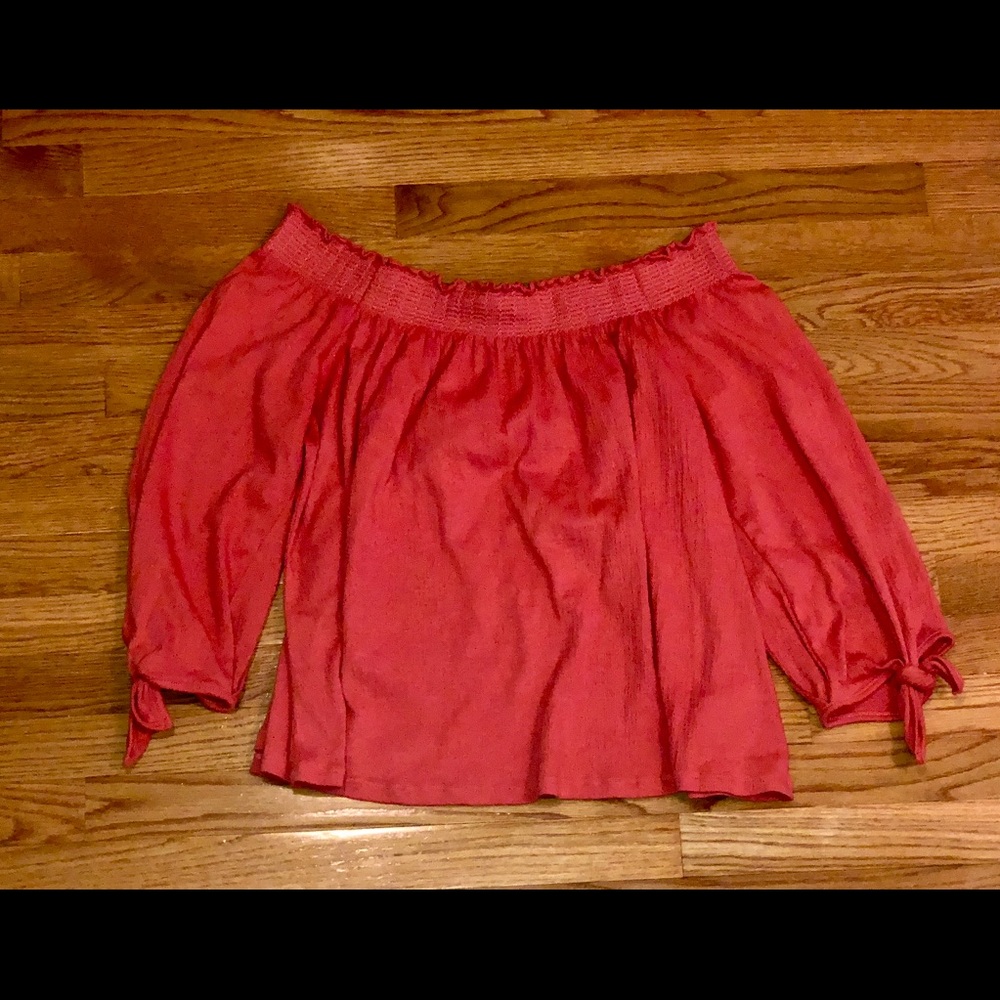 NWOT 🌸 Jessica Simpson off the shoulder top 🌸